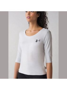 Under armour Women’s Size Medium Shirt
